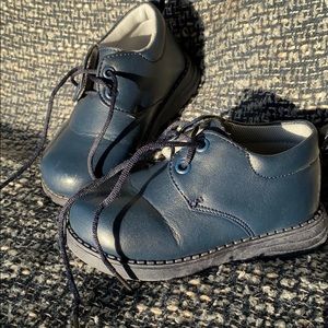 Tender Toes Shoes | Blue Leather | Size 6